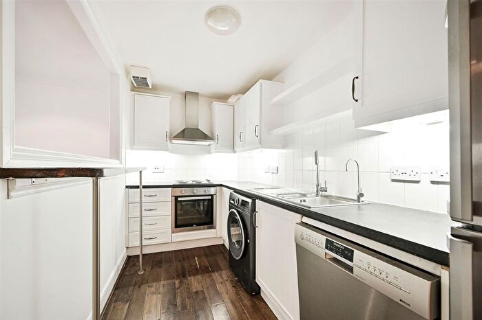 2 Bedroom Flat To Rent In Cobalt Building, Bridgewater Square, London, EC2Y