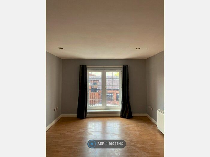 2 Bedroom Flat To Rent In Kensington Court, Nantwich, CW5