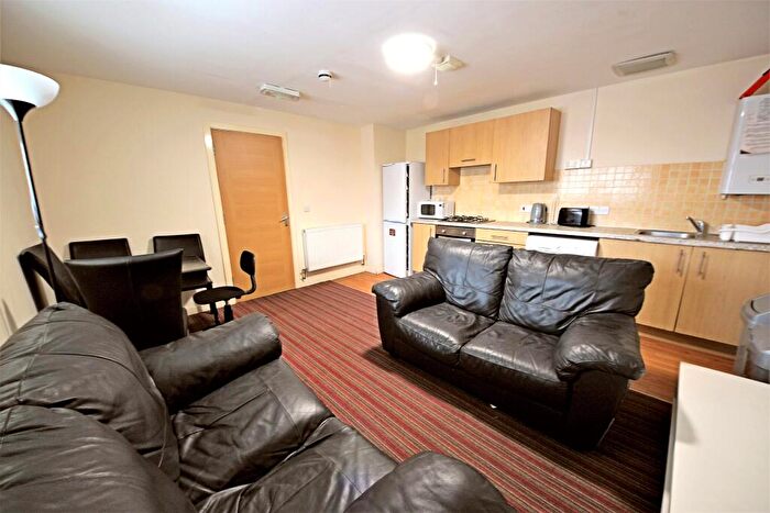 3 Bedroom Flat To Rent In Cardigan Road, Winton, Bournemouth, BH9