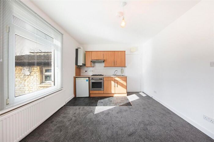 Flat To Rent In Maygrove Road, Kilburn, NW6