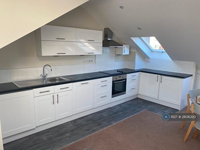 3 Bedroom Flat To Rent In Old London Road, Kingston Upon Thames, KT2