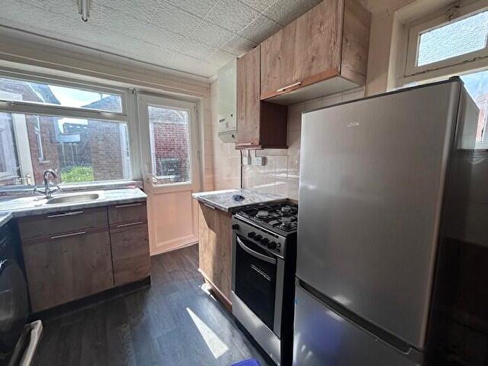 3 Bedroom Semi Detached House To Rent In Cheviot Road, Luton, Beds, LU3