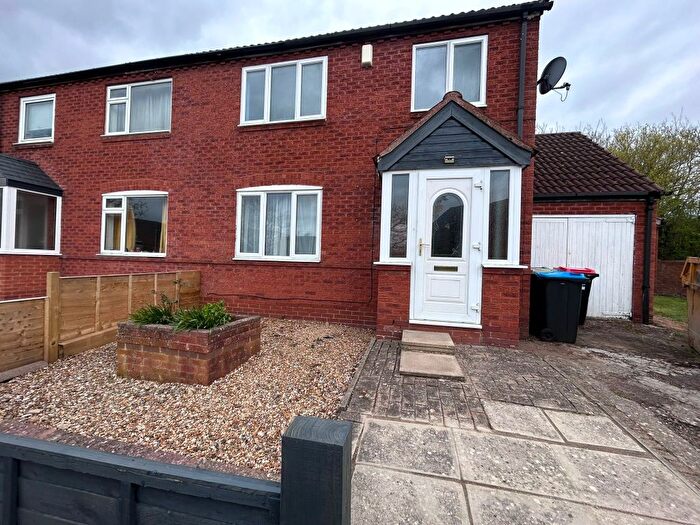 3 Bedroom Semi Detached House To Rent In Simons Lea, Milton Keynes, MK13