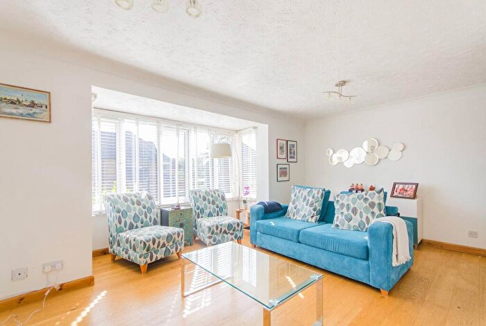 1 Bedroom Flat To Rent In Linwood Close, Denmark Hill, London, SE5