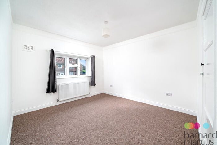3 Bedroom Apartment To Rent In Colney Hatch Lane, Muswell Hill, N10