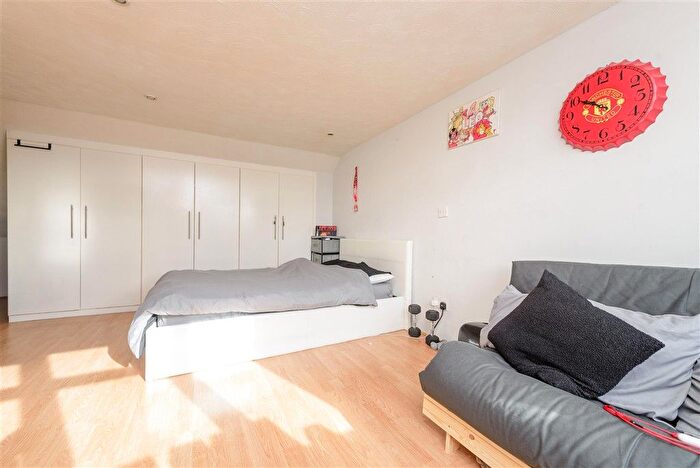 4 Bedroom Semi-Detached House For Sale In Dover Road East, Northfleet, Kent, DA11