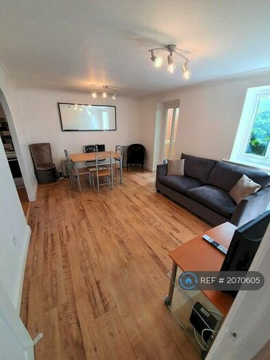 2 Bedroom Flat To Rent In Walsingham Close, Hatfield, AL10