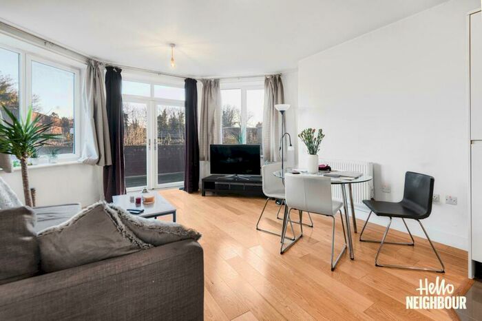 2 Bedroom Apartment To Rent In Sutton Court Road, SM1