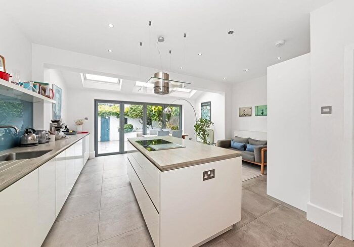 4 Bedroom End Terrace House For Sale In Lavengro Road, London, SE27