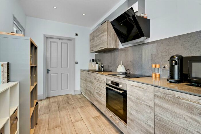 1 Bedroom Apartment To Rent In Bridge Road, East Molesey, Surrey, KT8