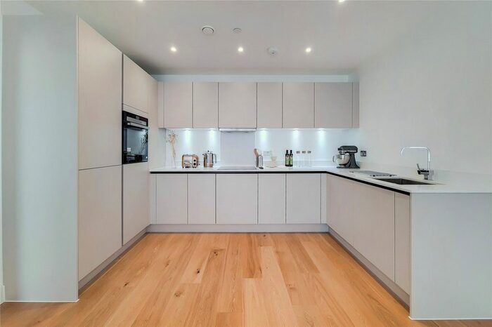 3 Bedroom Flat To Rent In Lock, Bream Street, London, E3