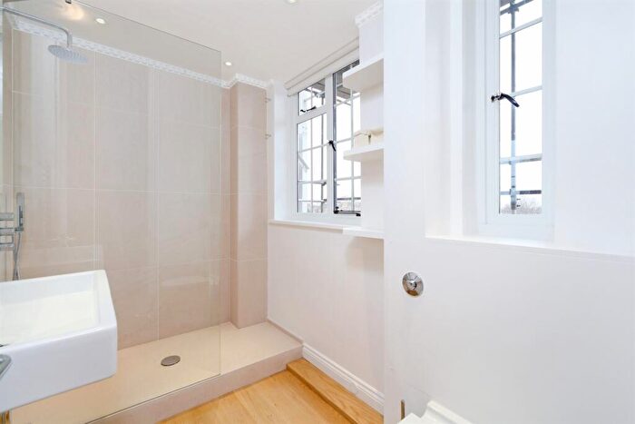 1 Bedroom Flat To Rent In Donovan Court, Drayton Gardens, SW10