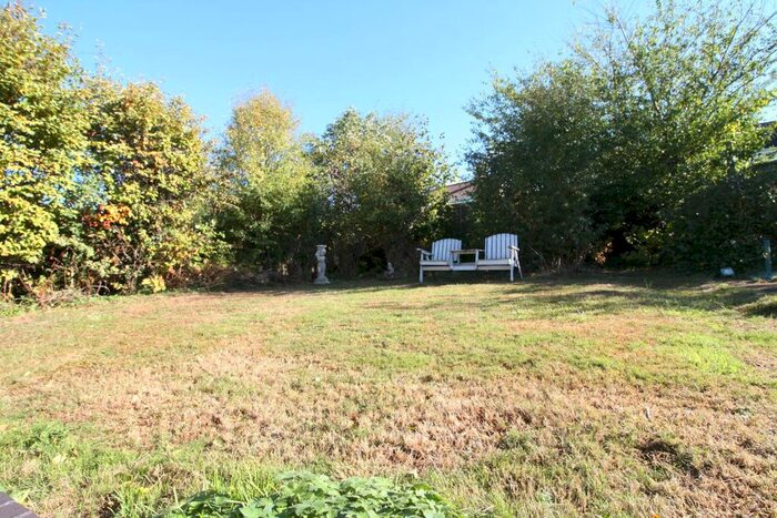 2 Bedroom Bungalow To Rent In Fouracres Hemel Hempstead, Hertfordshire, HP3