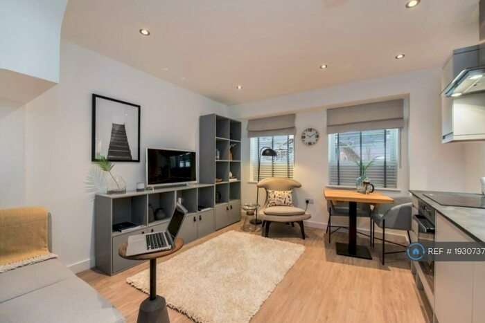 1 Bedroom Flat To Rent In Bellfield Road, High Wycombe, HP13