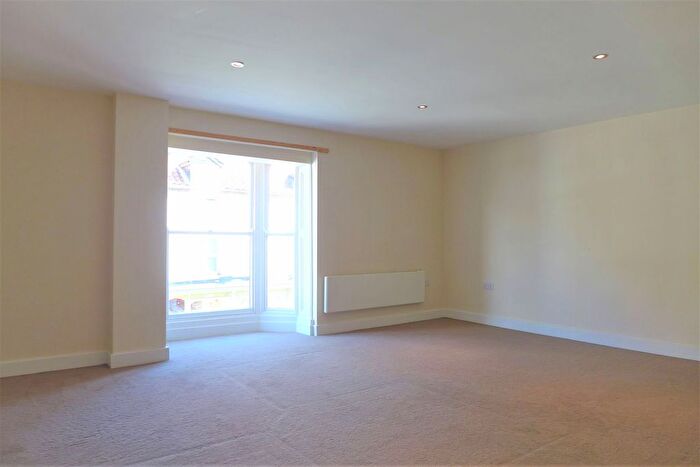 2 Bedroom Flat To Rent In North Street, Ripon, HG4