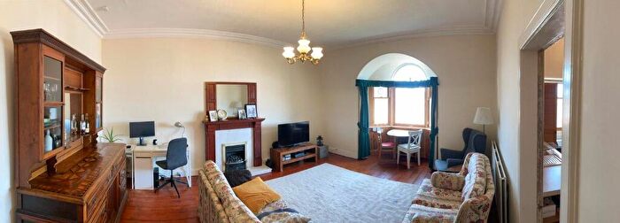 2 Bedroom Flat To Rent In East Trinity Road, Edinburgh, EH5
