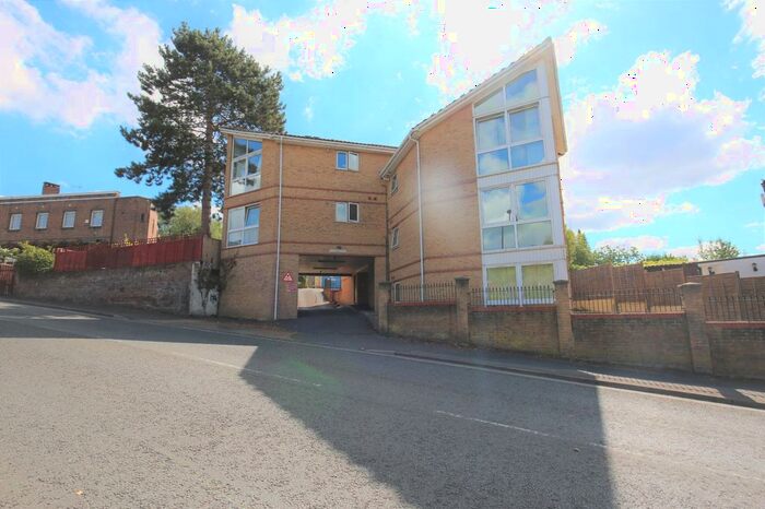 2 Bedroom Flat To Rent In Woodmill Lane, Bitterne Park, Southampton, Hampshire, SO18