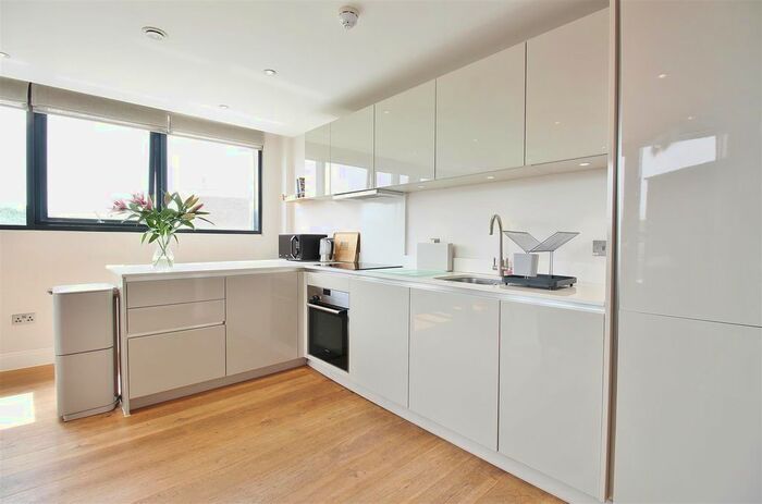 2 Bedroom Flat To Rent In London Road, Isleworth, TW7