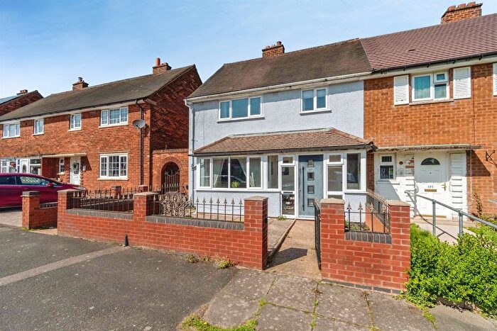 3 Bedroom Semi-Detached House For Sale In Mackay Road, Walsall, WS3