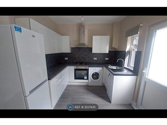 3 Bedroom Terraced House To Rent In King Edward Road, Romford, RM1