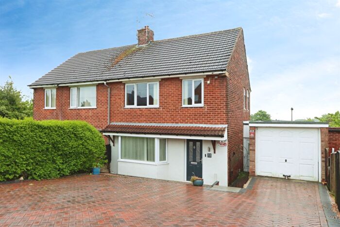 3 Bedroom Semi Detached House For Sale In Curbar Curve, Inkersall, Chesterfield, S43