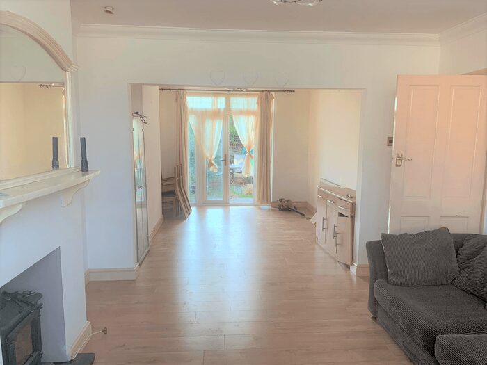 4 Bedroom Terraced House To Rent In Leonard Avenue, Romford, RM7