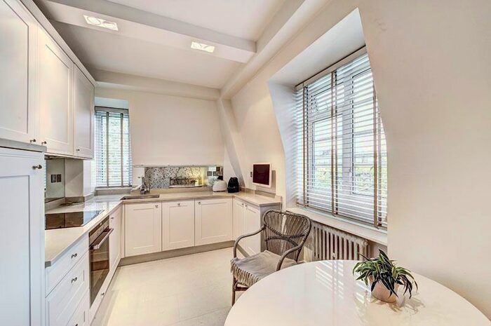 1 Bedroom Flat For Sale In Marlborough Court, Pembroke Road, Kensington, London, W8