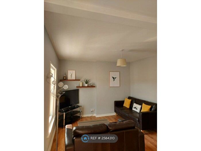 2 Bedroom Flat To Rent In Waverley Grove, Southsea, PO4