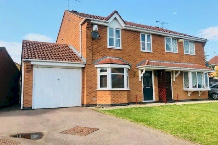 3 Bedroom Property To Rent In Acacia Close, Leicester, LE3