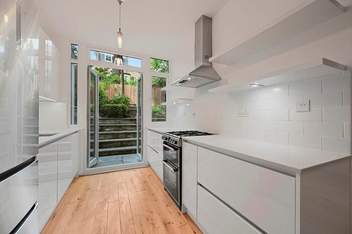 2 Bedroom Flat To Rent In Batoum Gardens, London, W6