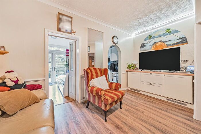 2 Bedroom Flat For Sale In Stanley Road, Carshalton, SM5