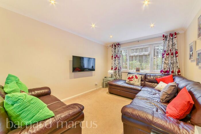 2 Bedroom Property To Rent In Chiswick Close, Beddington, Croydon, CR0