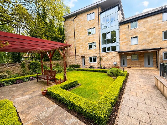 2 Bedroom Flat For Sale In Chrisharben Court Green End, Clayton, BD14