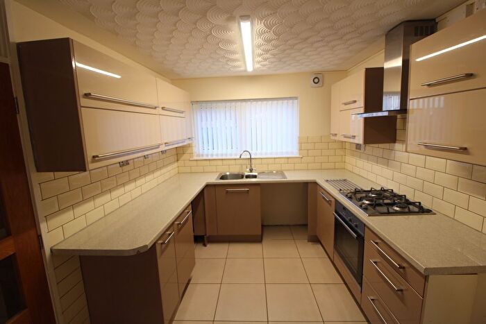 3 Bedroom Semi-detached House To Rent In Harrops Croft, Netherton, L30