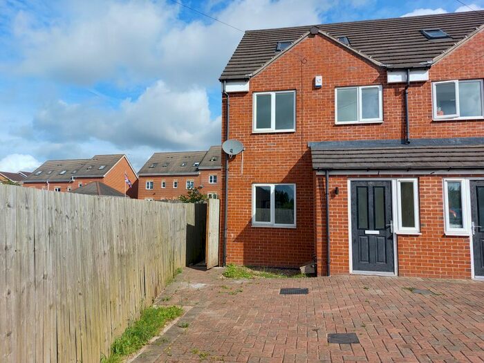 3 Bedroom Semi-Detached House To Rent In The Crescent West, Rotherham, S66