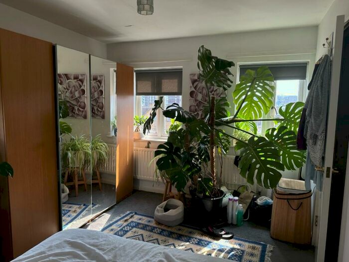 1 Bedroom Flat To Rent In Hearnshaw Street, London, E14