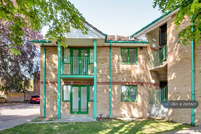 2 Bedroom Flat To Rent In Ellerslie Court, Gravesend, DA12