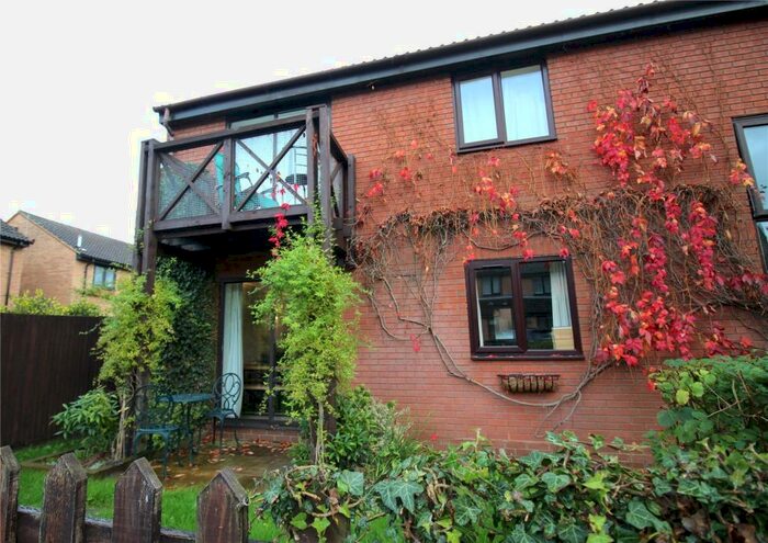 1 Bedroom Apartment To Rent In Tweed Close, Berkhamsted, Hertfordshire, HP4