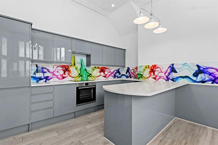 2 Bedroom Flat For Sale In Upperton Gardens, Eastbourne, BN21