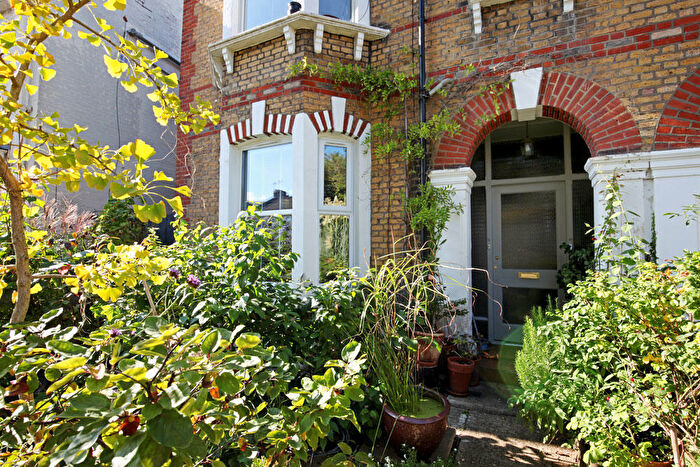 2 Bedroom Flat To Rent In Forest Drive West, Upper Leytonstone, E11