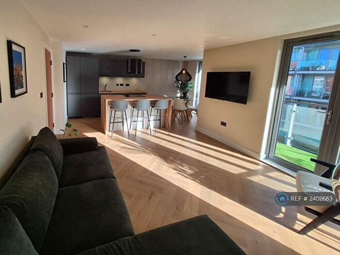 2 Bedroom Flat To Rent In Cameronian Square, Gateshead, NE8