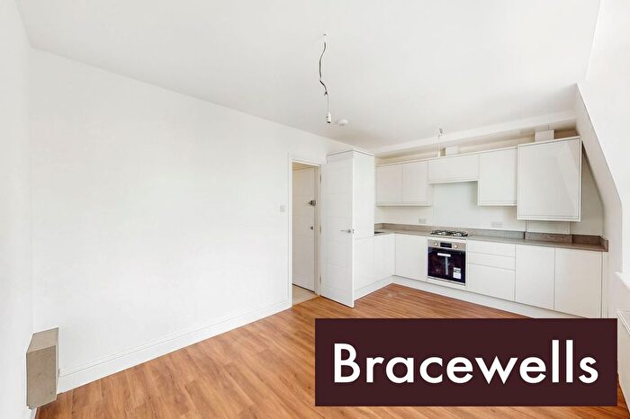 2 Bedroom Flat To Rent In Middle Lane, London, N8