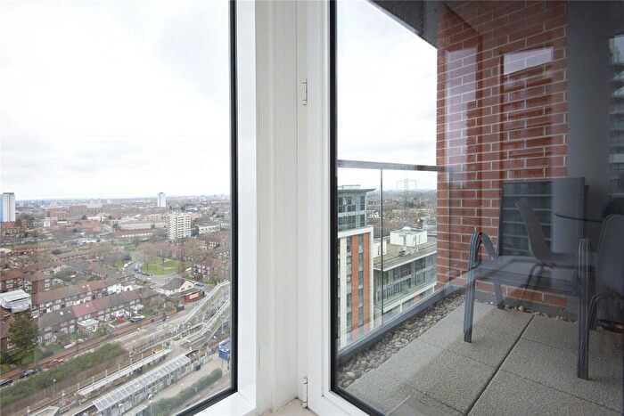 2 Bedroom Flat To Rent In Alaska Apartments, Western Gateway, E16