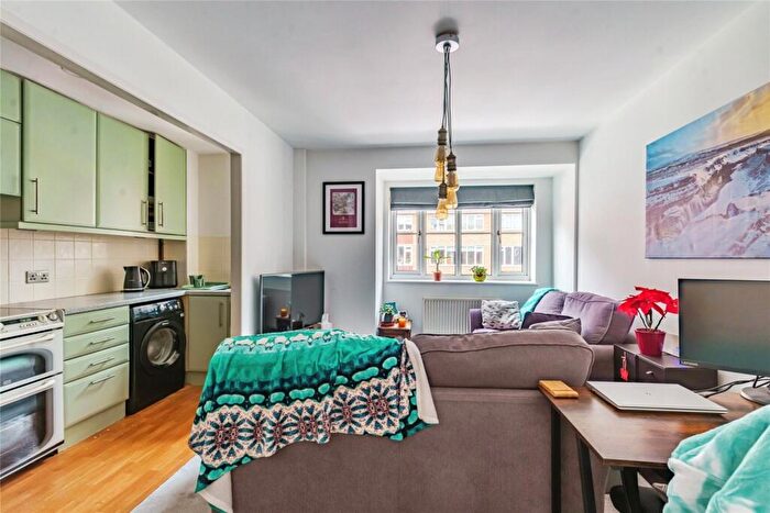 1 Bedroom Flat For Sale In Garlands Road, Redhill, Surrey, RH1