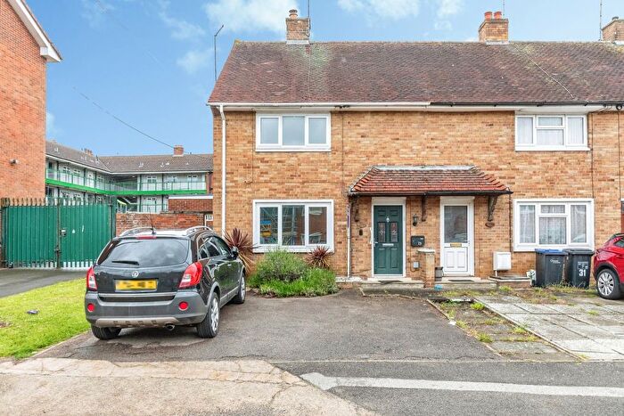 2 Bedroom End Of Terrace House For Sale In Derwent Drive, Northampton, Northamptonshire, NN5