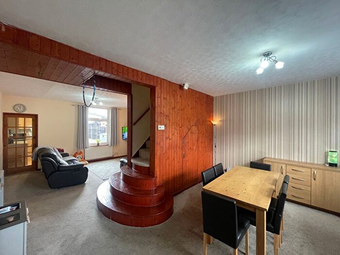 3 Bedroom Terraced House For Sale In Curzon Road, Leicester, LE2