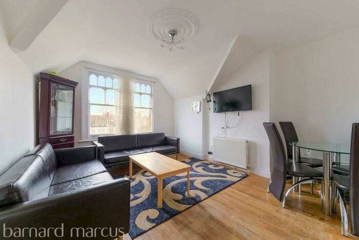 2 Bedroom Apartment To Rent In High Road, Whetstone, London, N20