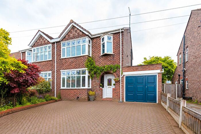 3 Bedroom Semi-Detached House For Sale In Thelwall New Road, Thelwall, WA4