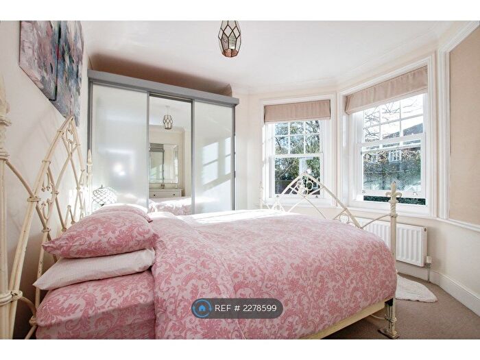 2 Bedroom Flat To Rent In Azalea Court, Bournemouth, BH4