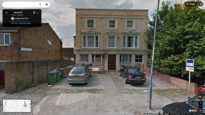 3 Bedroom Flat To Rent In Samuel Street, Woolwich, SE18